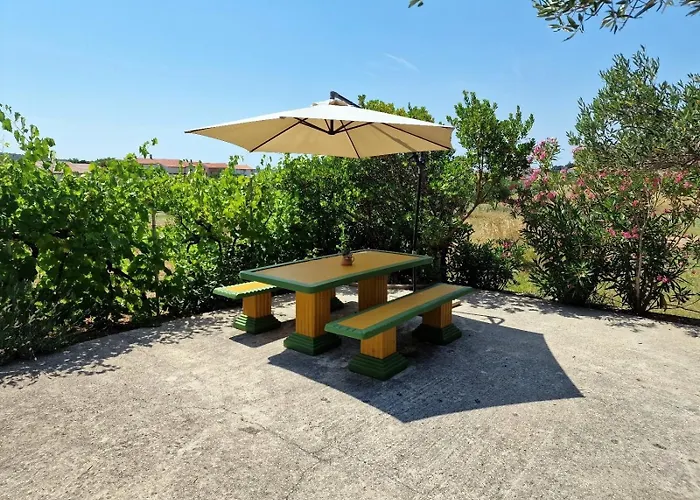 Apartman With Parking Space Barbat, Rab - 22167 *